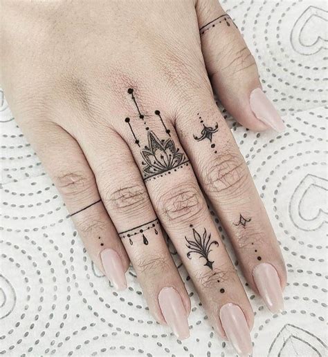 tatuaje dedos mujer|tatuajes para dedos.